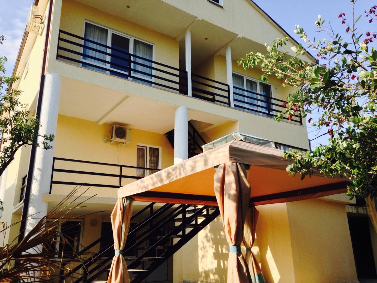 Rozalin Guest House Gudauta Exterior photo