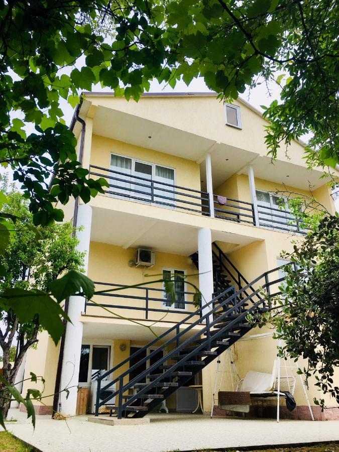 Rozalin Guest House Gudauta Exterior photo